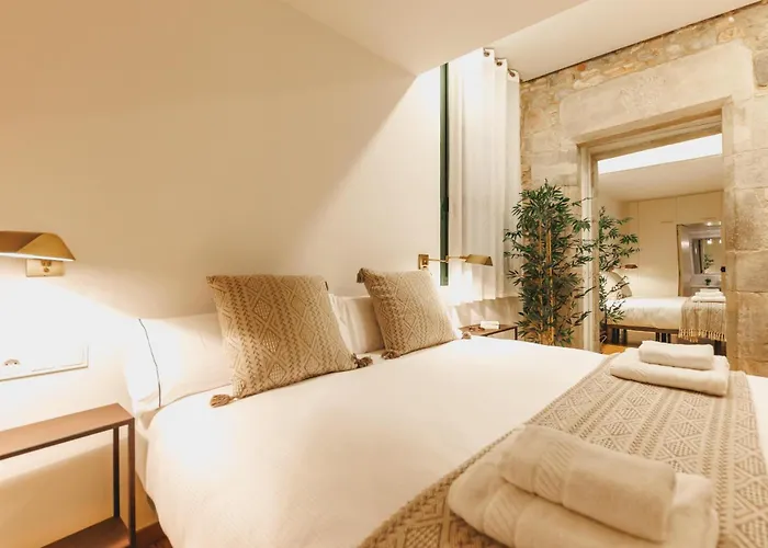 Bravissimo Cort Reial 15, Monthly