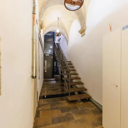Bravissimo Cort Reial 15, Monthly ז'ירונה