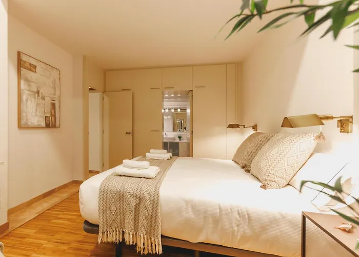 Bravissimo Cort Reial 15, Monthly Apartment