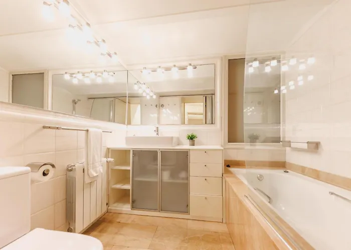 Bravissimo Cort Reial 15, Monthly * Girona