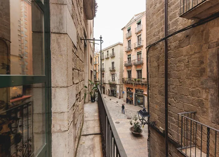 Bravissimo Cort Reial 15, Monthly